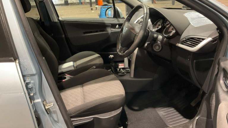 2011 Peugeot 207 1.4 VTi Sport [95] 5dr HATCHBACK PETROL Manual