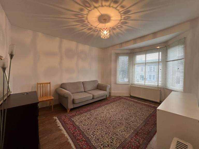 1 Bed Flat To Let in Enfield Town
