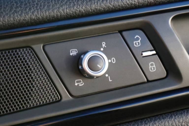 2014 Volkswagen Touareg 3.0 TDI V6 BlueMotion Tech R-Line SUV Diesel Tiptronic 4WD (s/s) 5dr - Ju...