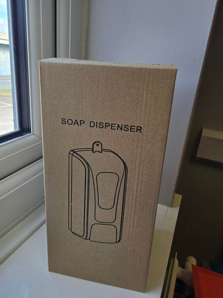 Automatic soap dispensor with sensor