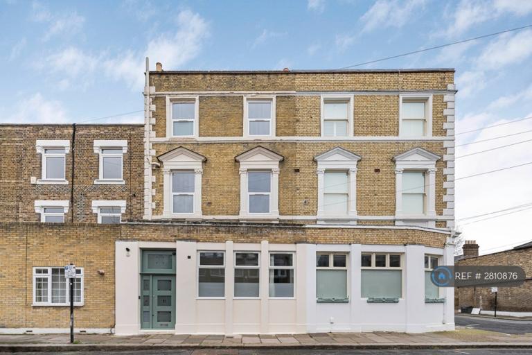 4 bedroom house in Duke Road, London, W4 (4 bed) (#2810876)
