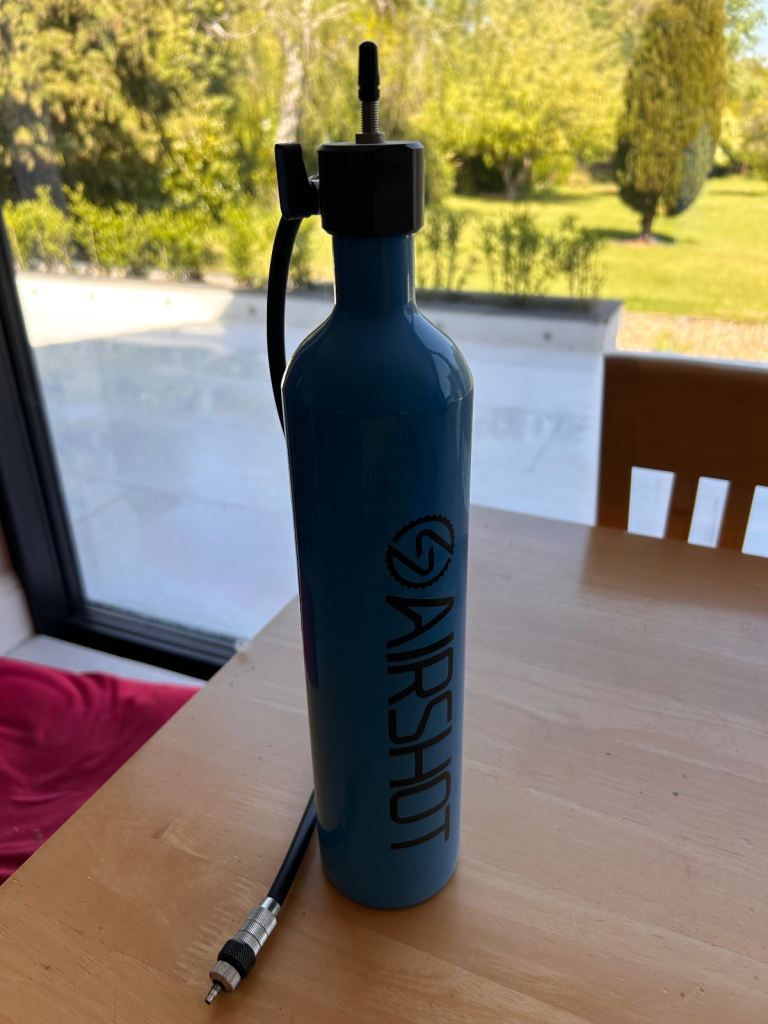 Airshot- tubeless tyre inflator