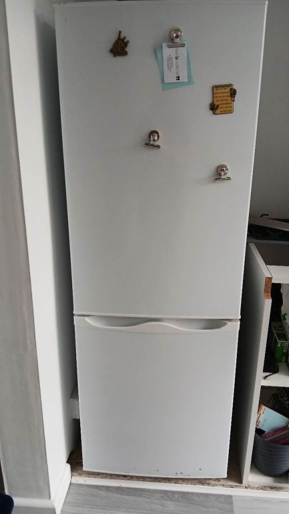 White Freestanding Fridge Freezer – Good Condition