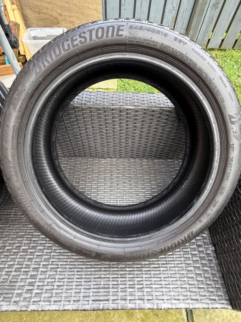 2x Bridgestone Turanza 245/40/19 runflat tyres