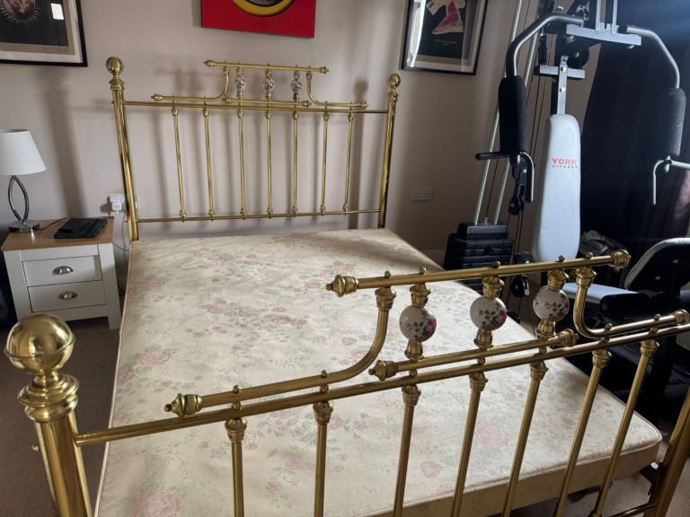 King brass bed vintage - beautiful 