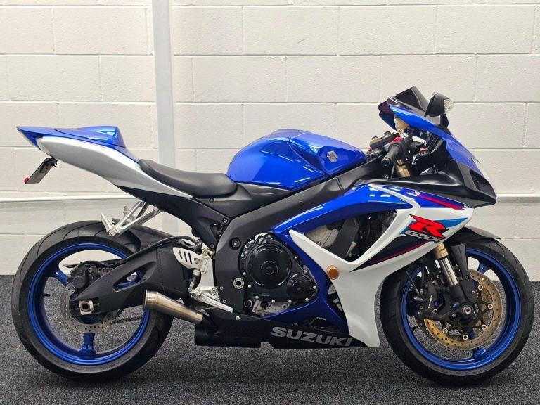 SUZUKI GSXR600 ** 12 Months MOT - All Keys and Books - Crash Protectors **