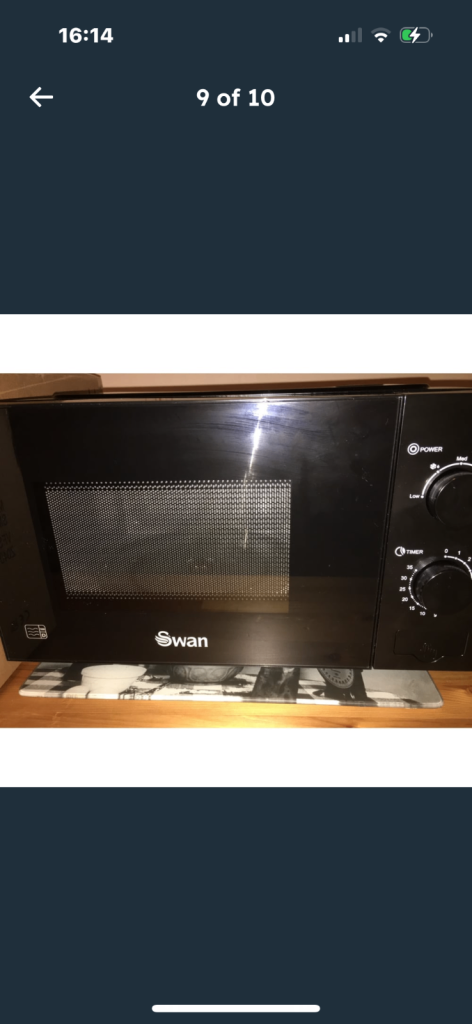 Swan 700W Microwave 