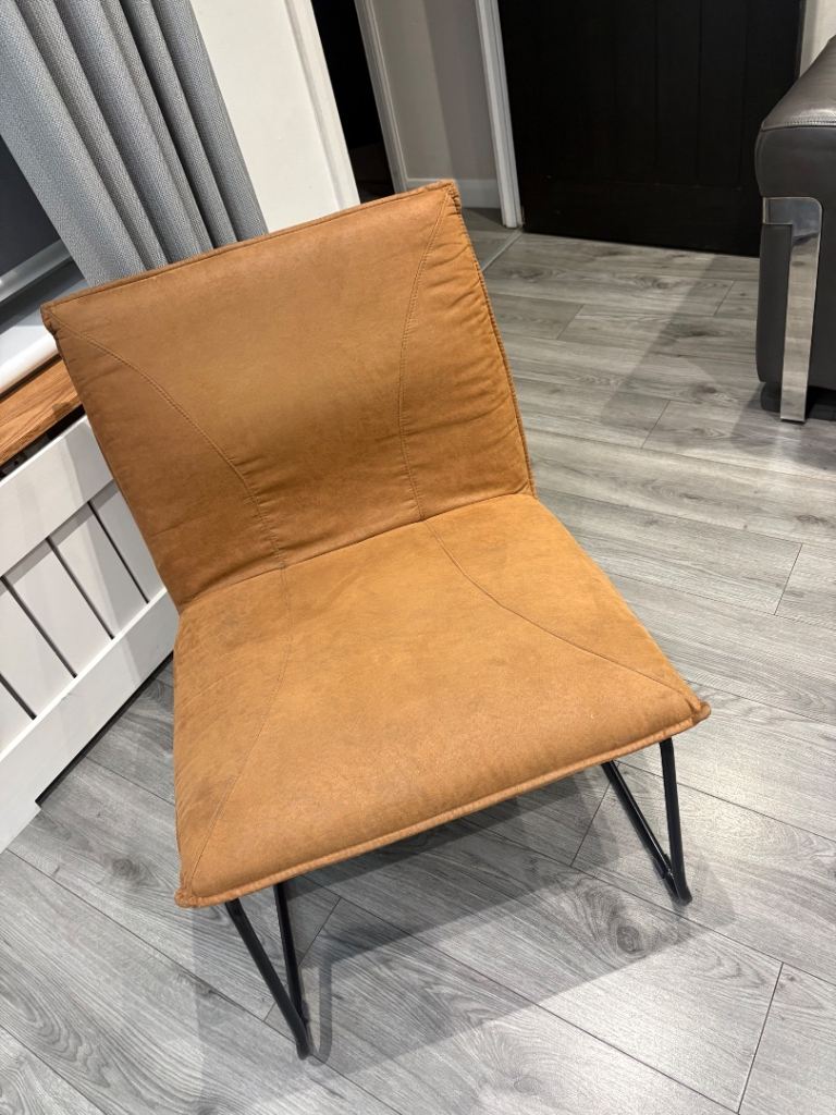 Brown chair 