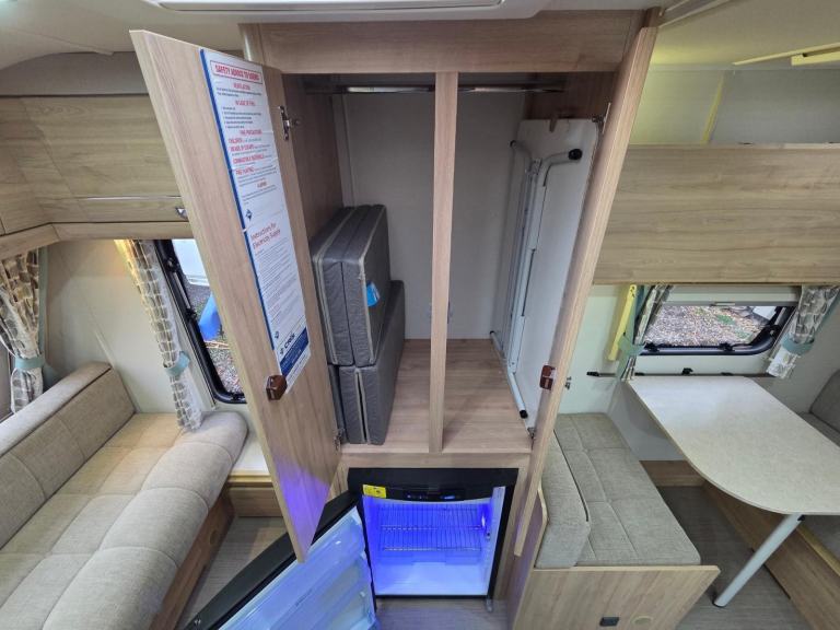 Elddis Xplore 304 2016 Lightweight & Compact 4 Berth Touring Caravan