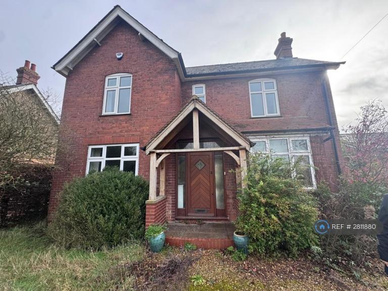 4 bedroom house in Park Road, Bedford, MK45 (4 bed) (#2811880)