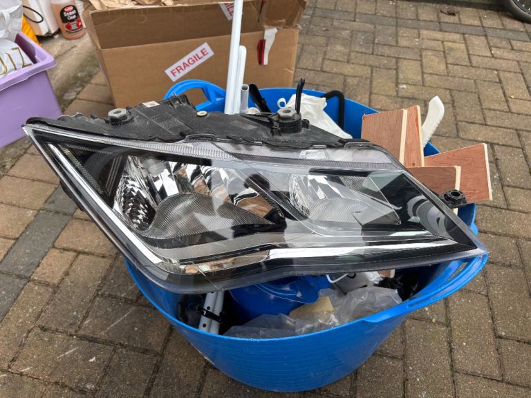 Seat Leon headlight