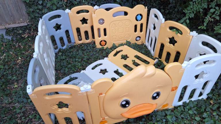 Large garden playpen 