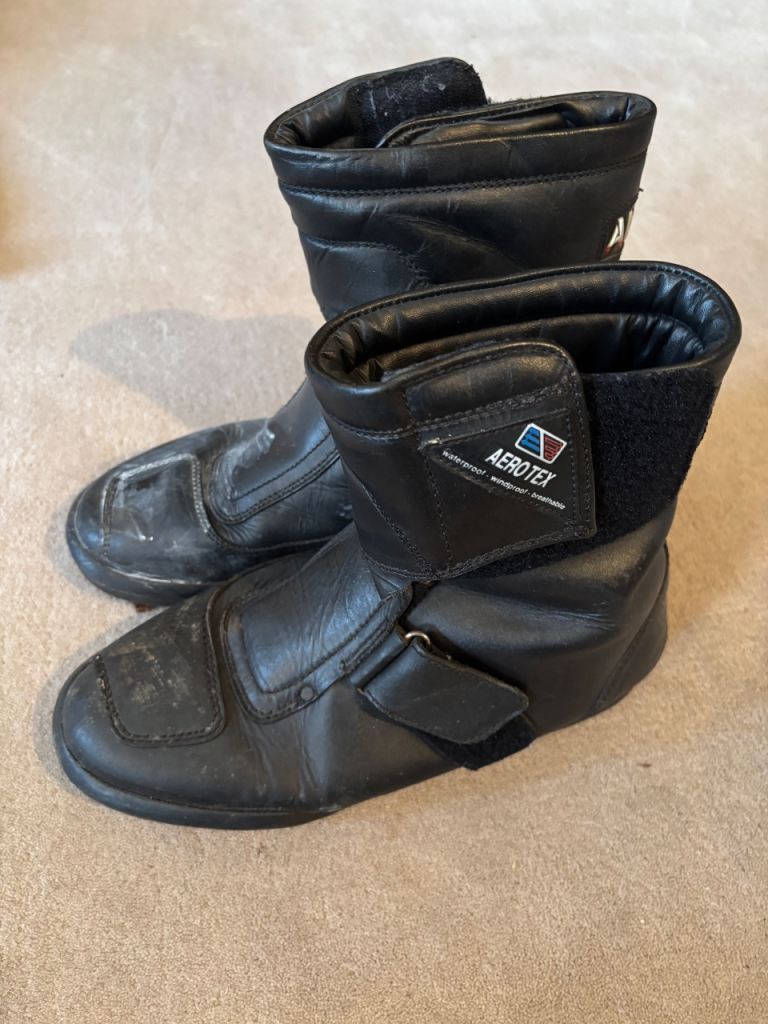 Akito Aerotox Boots (Size 9)