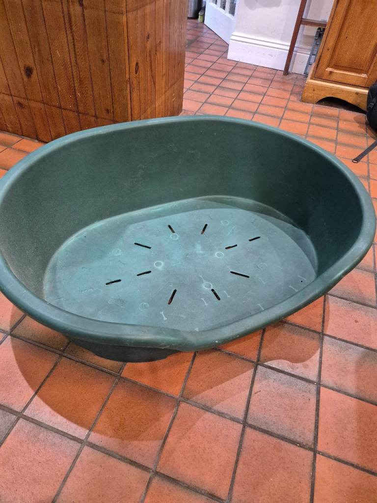 Medium plastic dog bed