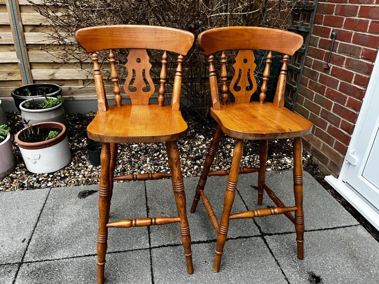 2 breakfast / bar chairs, very good condition 