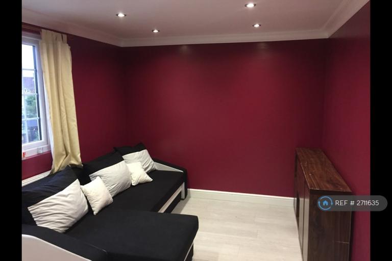 Studio flat in Graveley Avenue, Borehamwood, WD6 (#2711635)