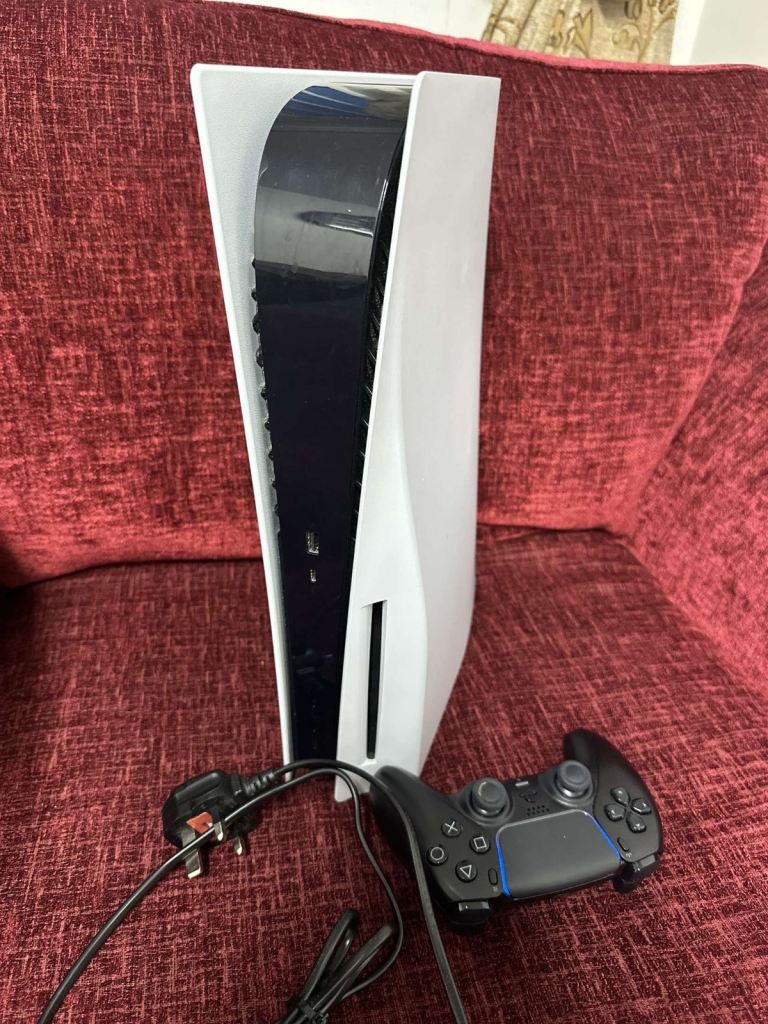 PlayStation 5/PS5 Console + Controller