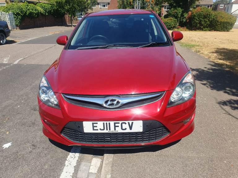 HYUNDAI I30 1.4i  COMFORT 2011, 5 DOOR MANUAL, RED, 