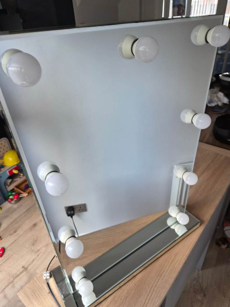 Dressing table Hollywood Mirror