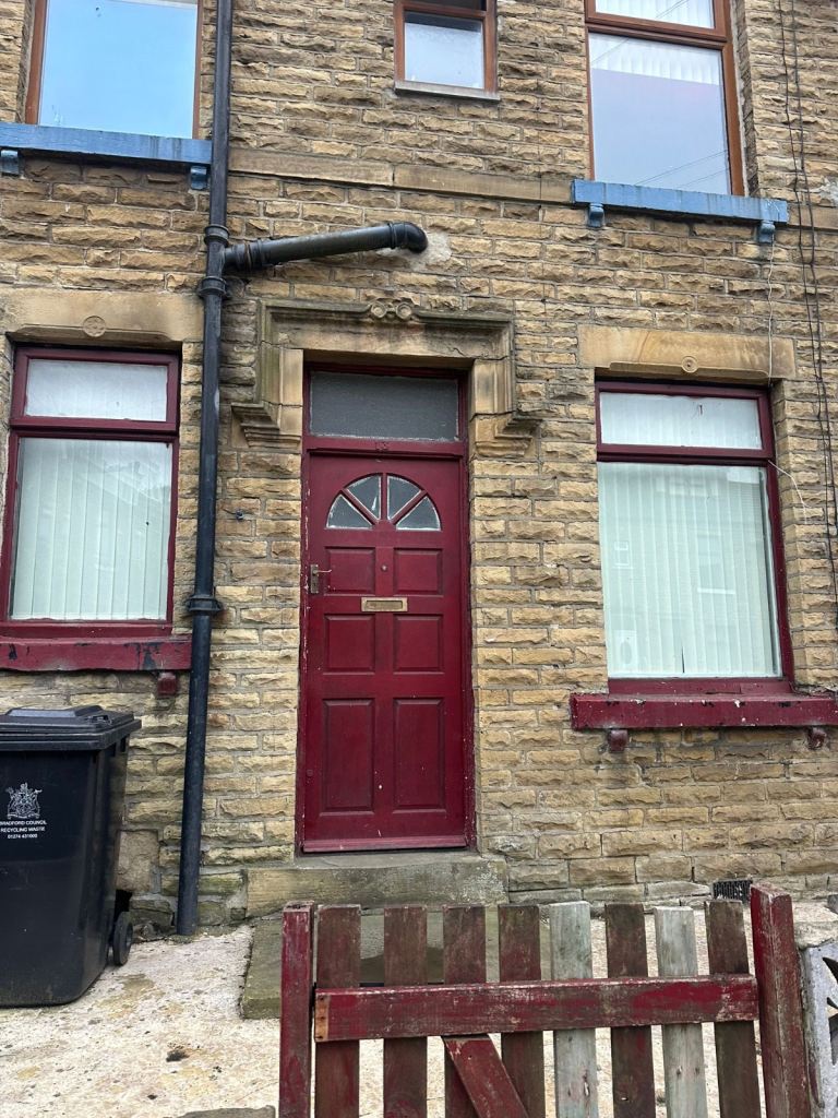2 bed room home available 