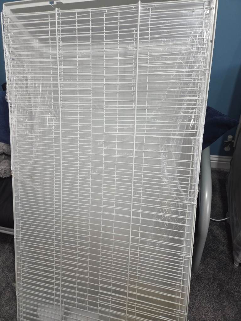 Small pet enclosure 