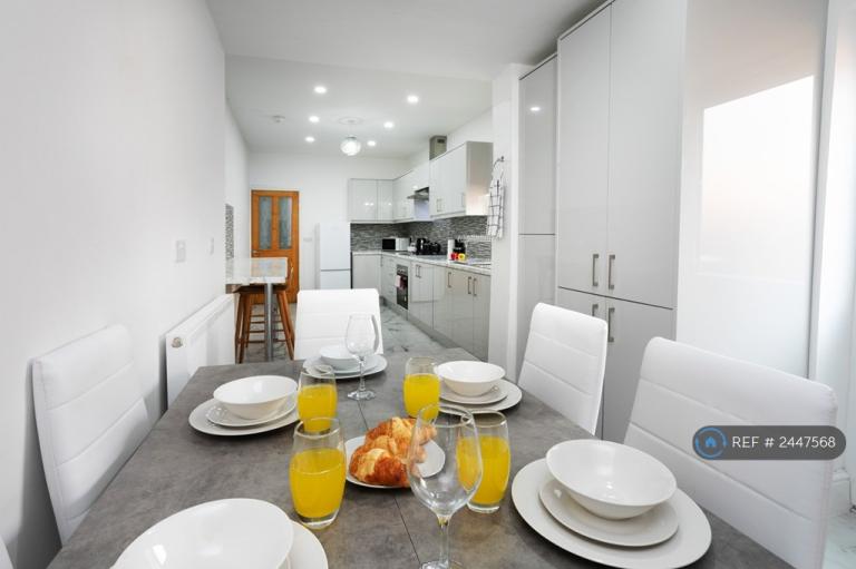 5 bedroom house in Chaucer Street, Leicester, LE2 (5 bed) (#2447568)