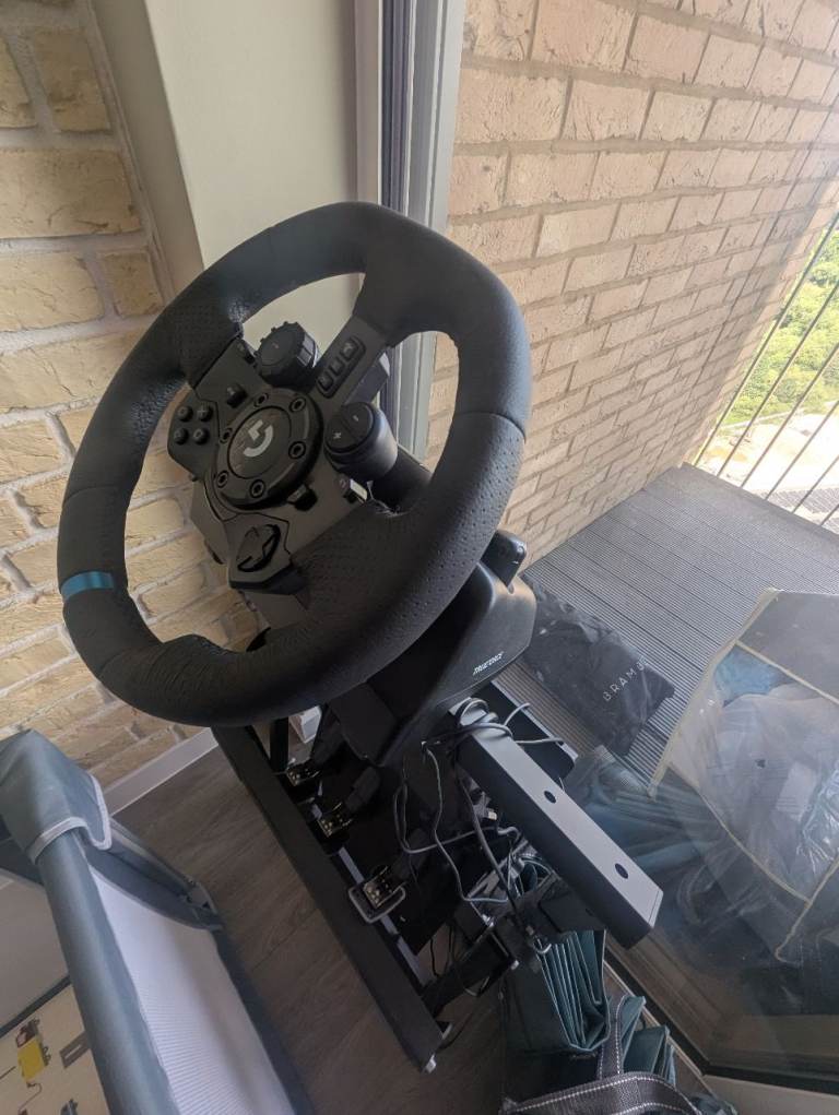 Logitech G920 Driving Force Racing Wheel & Pedals – Good Condition