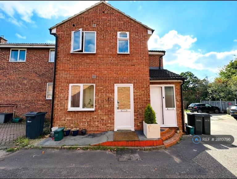 2 bedroom flat in Bradwell Court, Braintree, CM7 (2 bed) (#2810796)