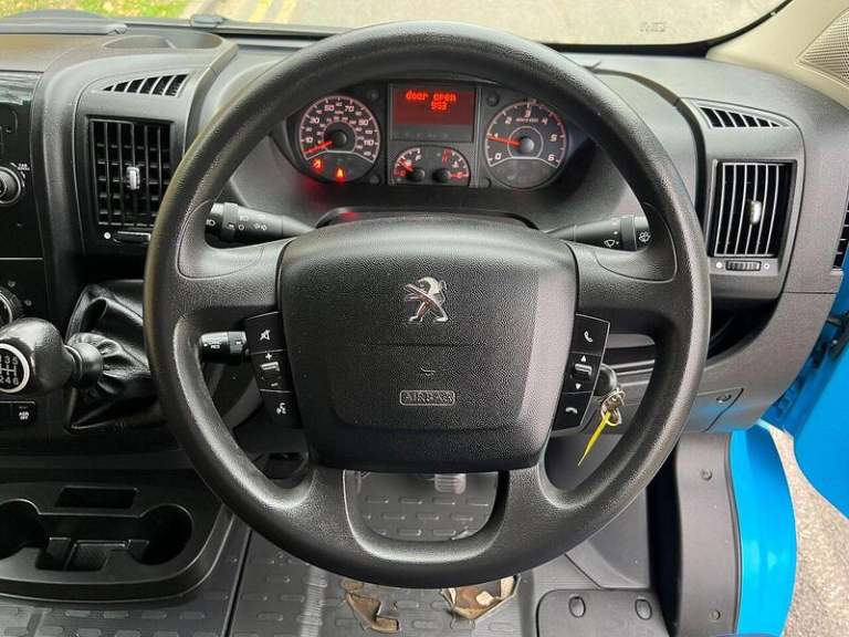 2022 Peugeot Boxer 2.2 BlueHDi 335 S Platform Cab L3 EU6 Luton DIESEL Manual