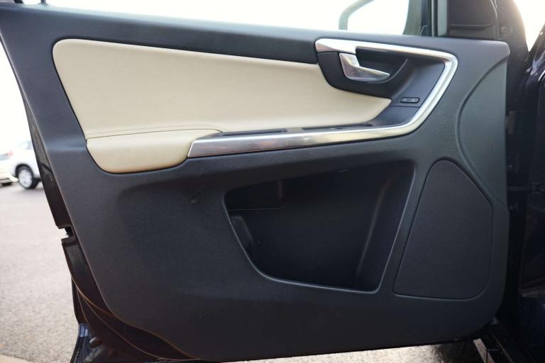 2016 Volvo XC60 2.4 XC60 SE Luxury Nav D5 AWD 4WD 5dr SUV Diesel Manual