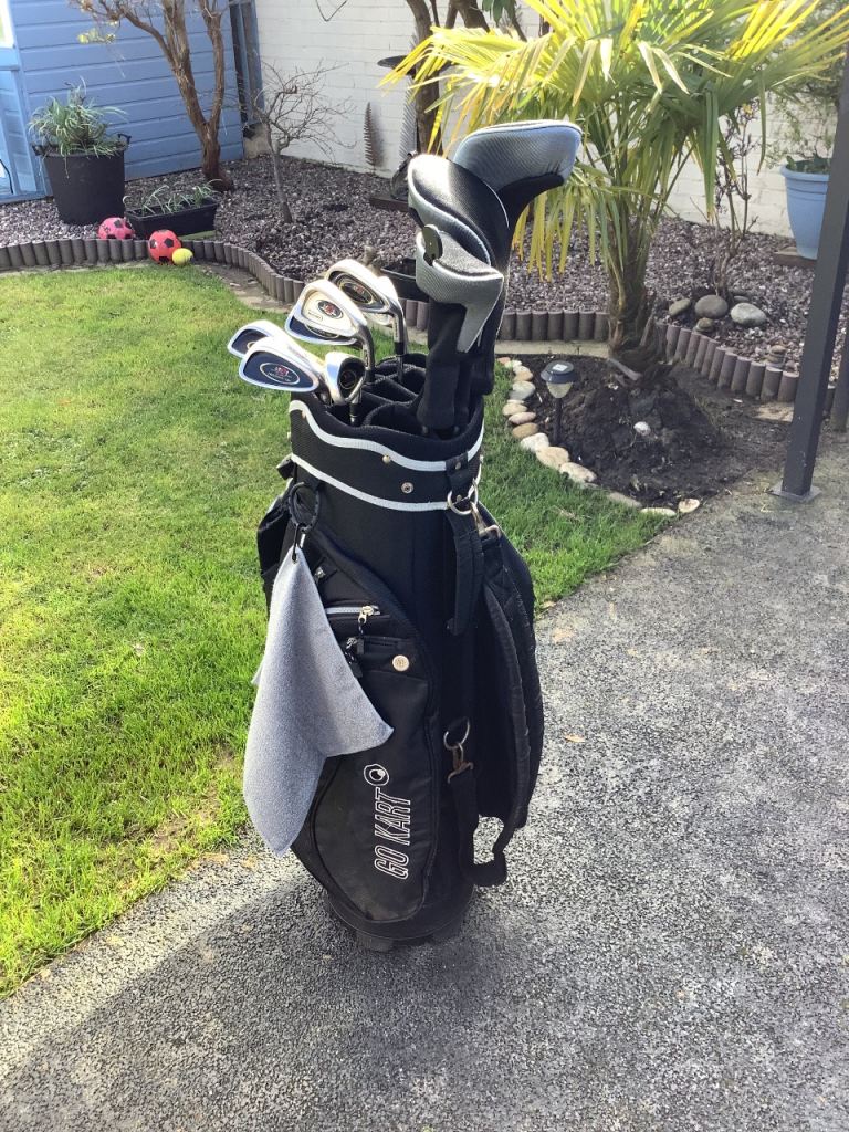 A set of Ben Sayers M2i golf clubs, in a lovely Go Kart golf bag.
