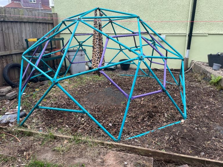 ON HOLD Plum climbing frame 