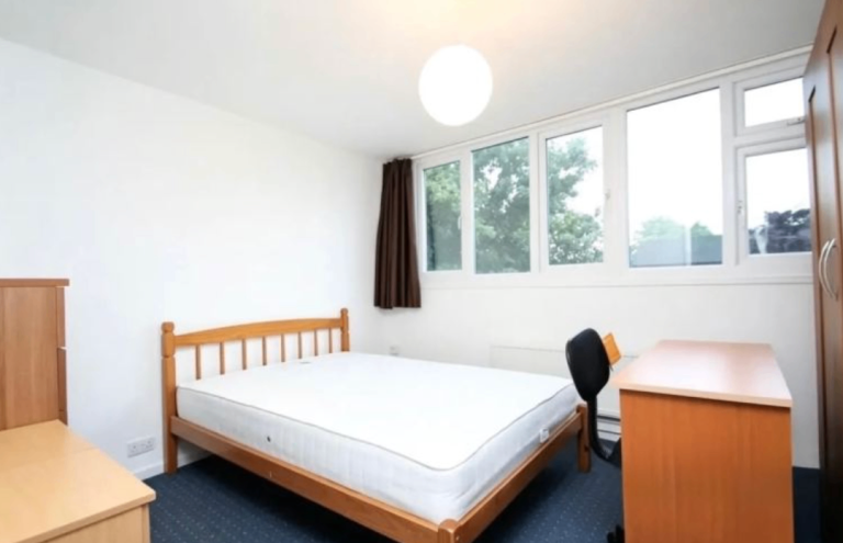 Spacious 5-Bedroom House | Furnished | Fitted Kitchen | Barchester Close, Uxbridge, London - UB8