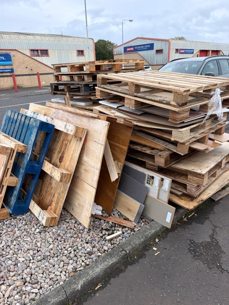 Free wooden pallets/scrap wood for Sale in Southside, Glasgow | Gumtree