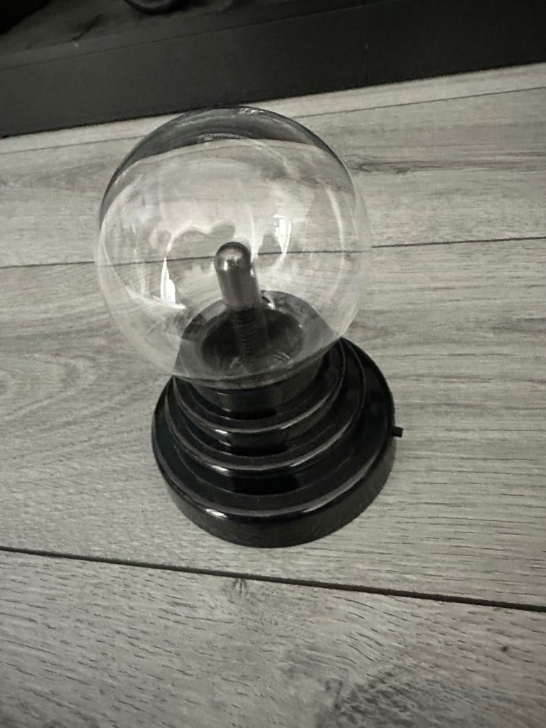 Plasma ball with battery 