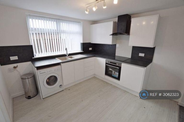 1 bedroom flat in Holts Lane, Poulton-Le-Fylde, FY6 (1 bed) (#3062323)