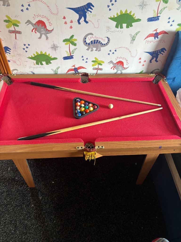 Pool table 