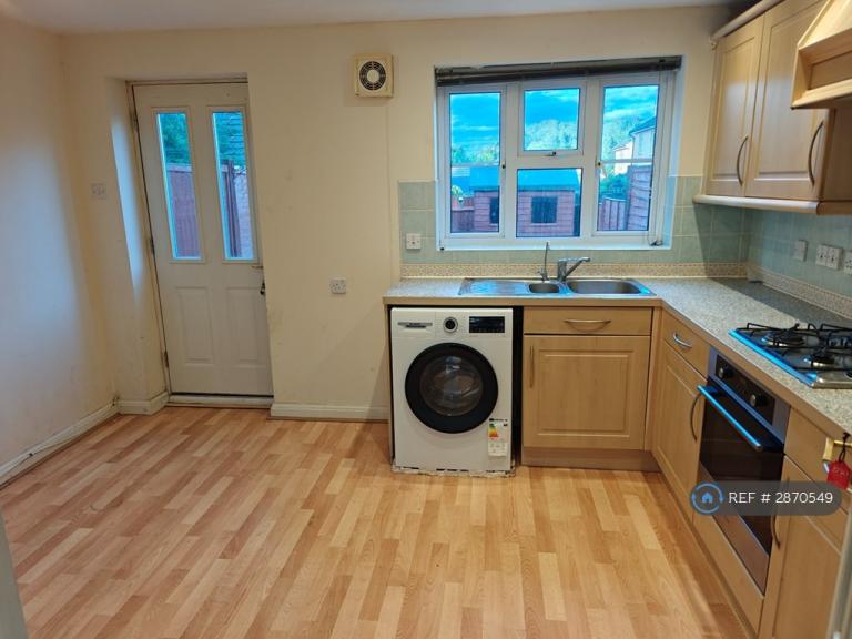 2 bedroom house in The Chilterns, Stevenage, SG1 (2 bed) (#2870549)