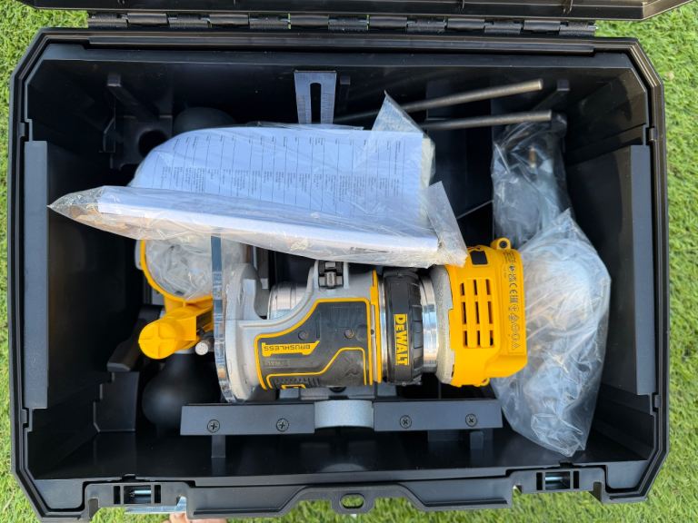 DEWALT DCW604NT-XJ 18V LI-ION XR 1/4" BRUSHLESS CORDLESS ROUTER/TRIMMER - BARE