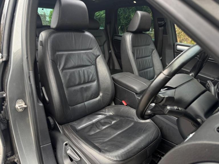 2016 Volkswagen Touareg 3.0 TDI V6 BlueMotion Tech R-Line Tiptronic 4WD Euro 6 (s/s) 5dr ESTATE D...