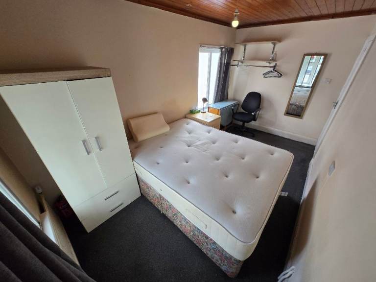 Double Room/Large living area/Garden/Parking