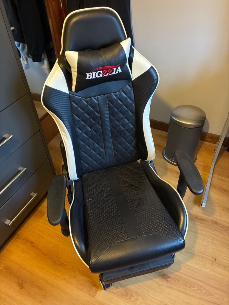 Gaming chair 