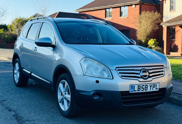 Automatic Nissan Qashqai Panoramic 7 seats 