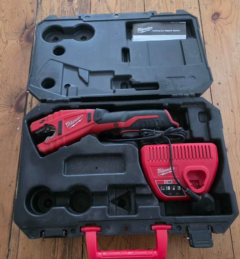 For sale is Milwaukee C12 PC pipe cutter.
