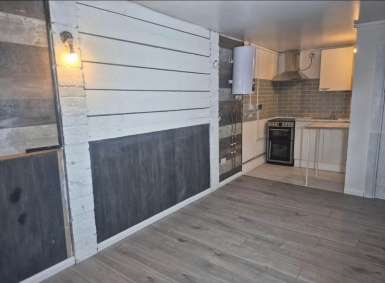Modern Studio Flat | Furnished | Fitted Kitchen | Parking | Moat Lane, Luton, Bedfordshire - LU3