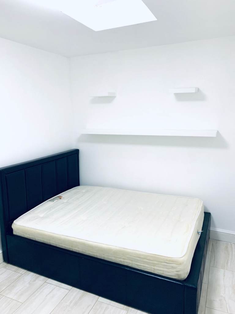 REFURBISHED: COMPLETE INDEPENDENT STUDIO: NEXT TO EASTHAM STATION: ALL BILLS INCLUSIVE 