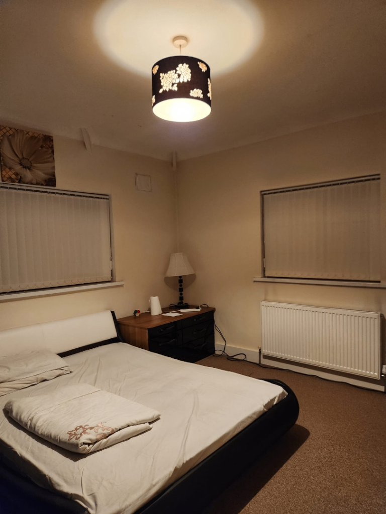 Spacious & Cosy double room for Rent RM18 8SB