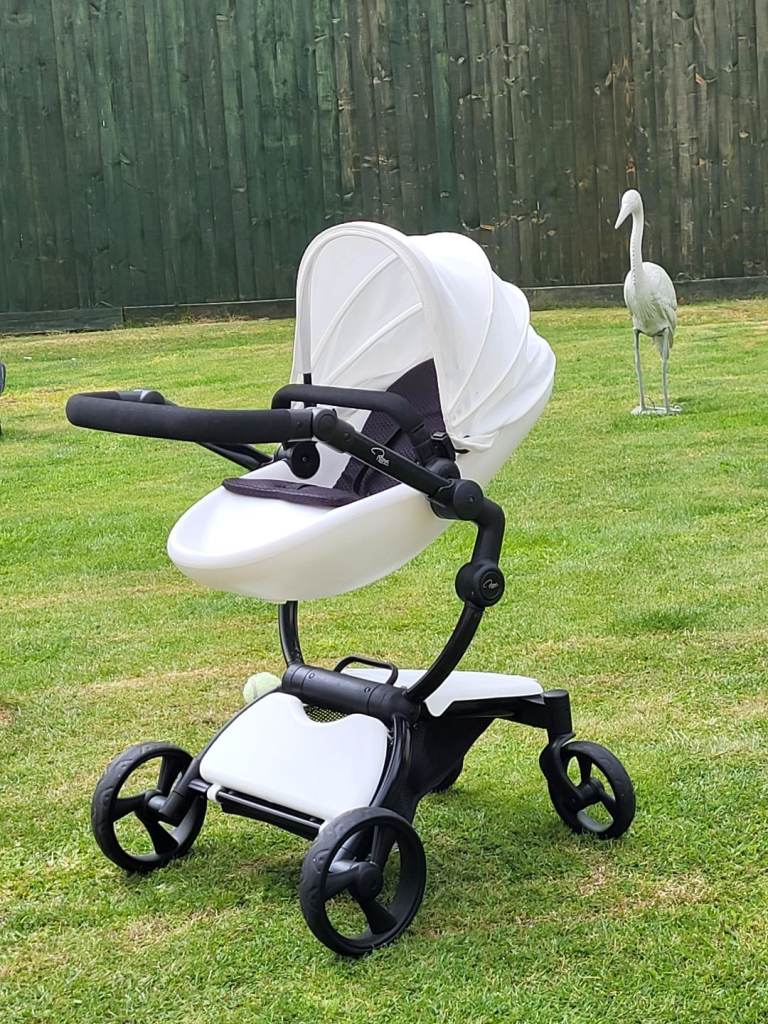 DOLL,S EGG PRAM HARDY BEEN USED