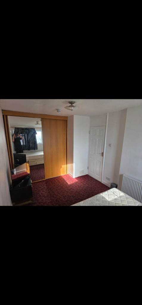 Clean *Friendly *Professional House Share *Free Wifi internet* near Maylands, Amazon local amenities