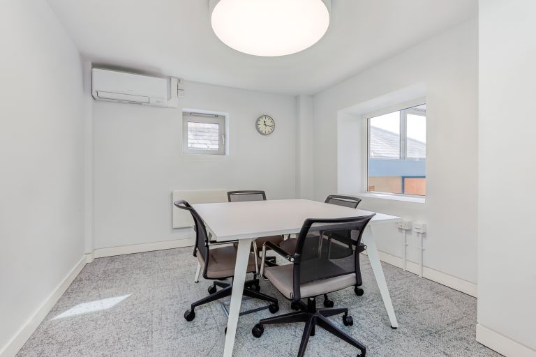 Epping - CM164BZ \ Office with 3 Desks for Rent